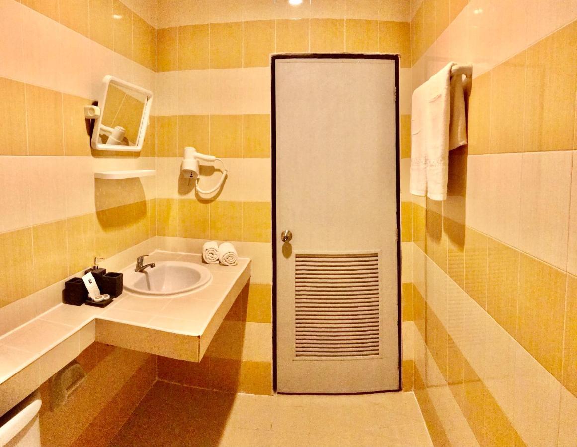 The Luka Guesthouse And Restaurant Patong Luaran gambar