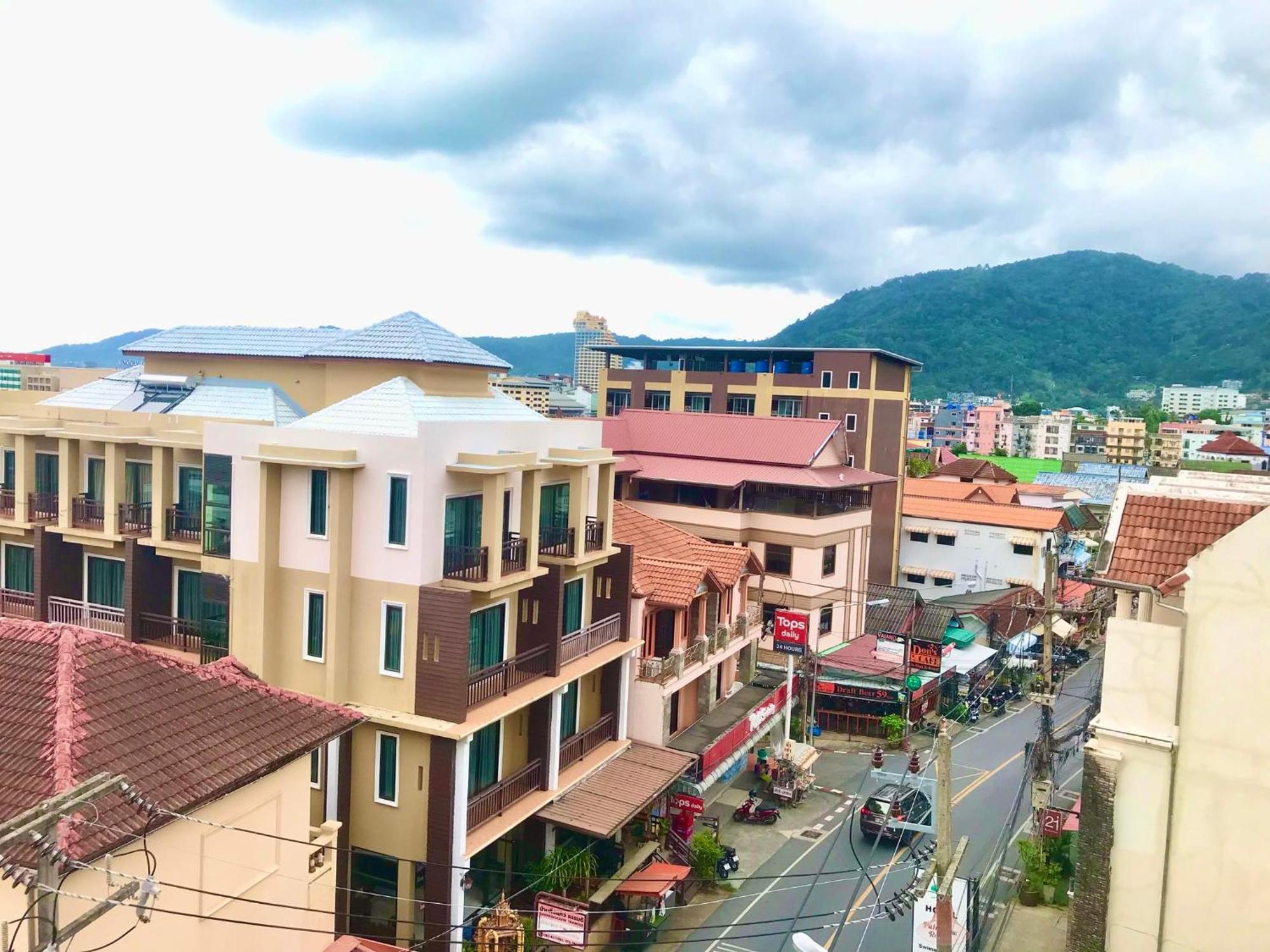 The Luka Guesthouse And Restaurant Patong Luaran gambar